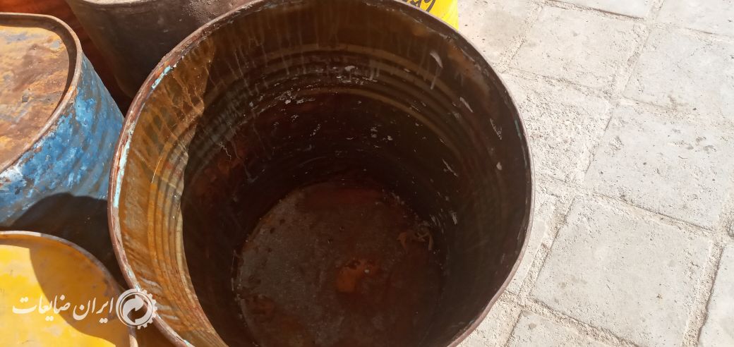 تعداد پنجاه عدد بشکه درب باز فلزی همگی جای چربی بودن