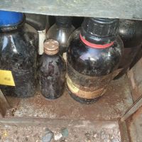 مقداری رنگ و مواد ازمایشگاهی