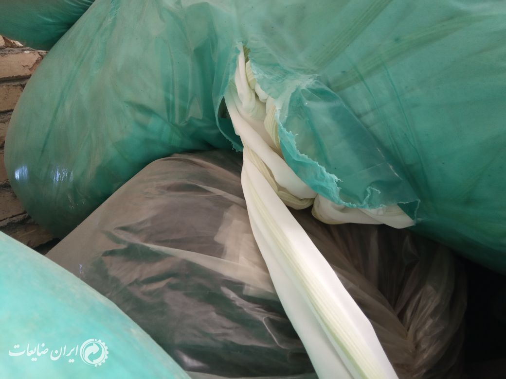 فروش تور پرده سفید پلی استر ولبه پارچه مشکی وسفید