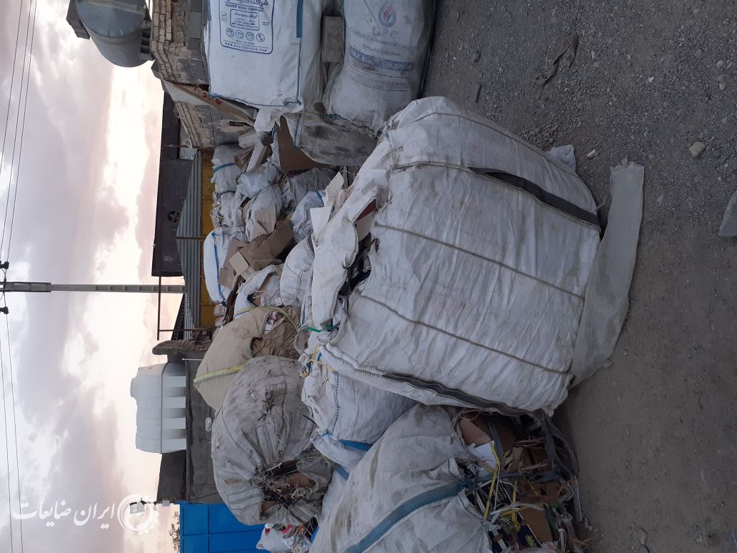 کارتن ضایعاتی انباری تمیز همراه با کتاب