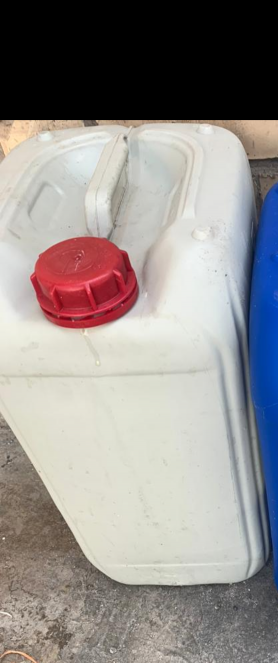 خرید گالن های خالی اسانسه