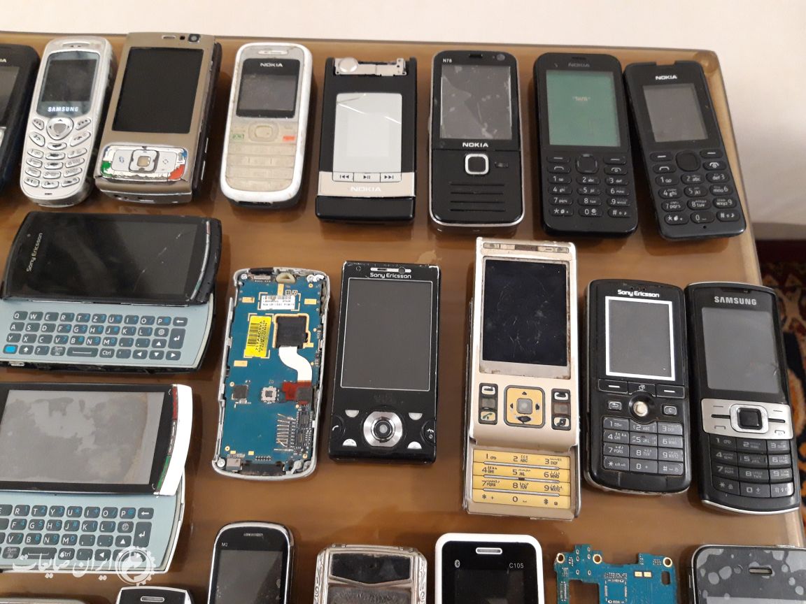 تعدادی گوشی موبایل  اصلی