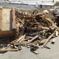 چوب و تخته شکسته