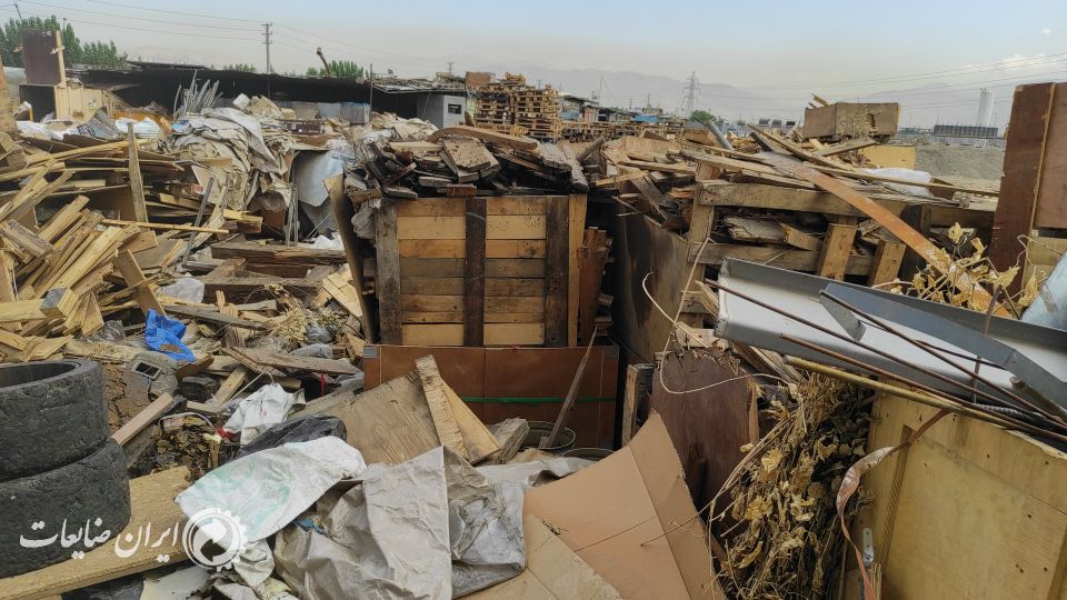 چوب و تخته شکسته