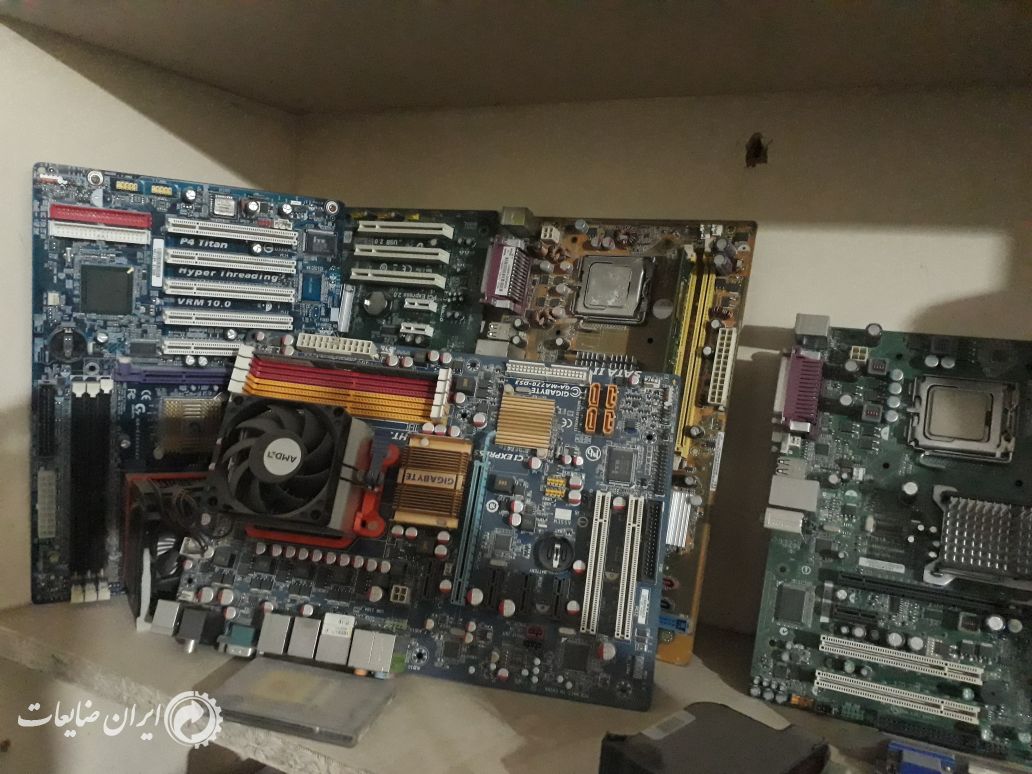 کیس کامپیوتر و مانیتور CRt