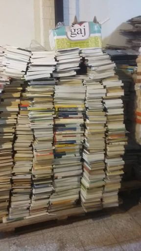 فروش کتاب و مجلات خمیری