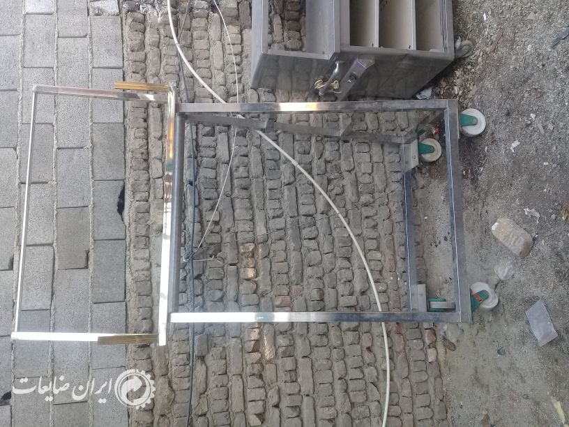 یک عدد تابلو برای تبلیغات