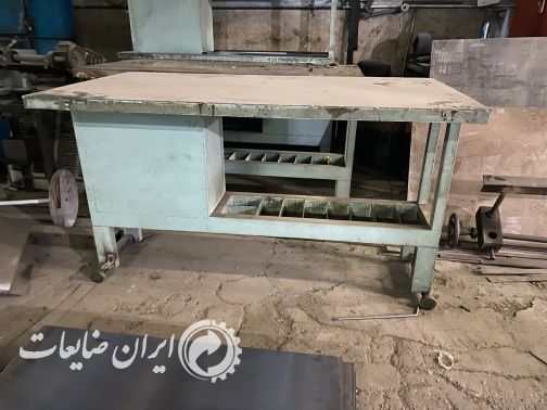 میز مونتاژ چرخ دار