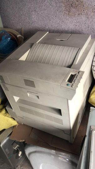 خریدار کامپیوتر و مانیتور قدیمی خراب