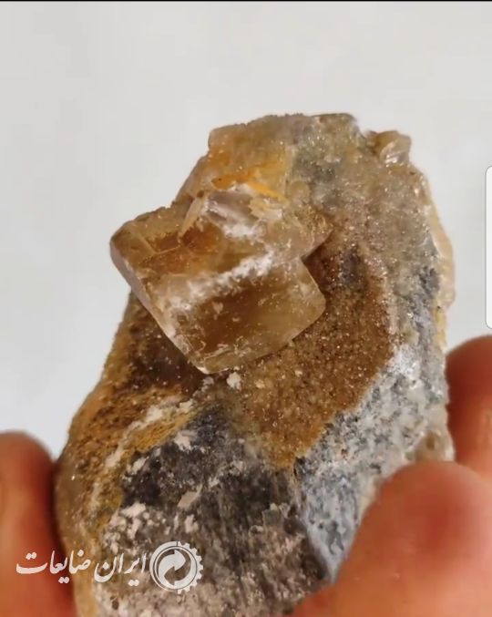 سنگ طلا معدنی