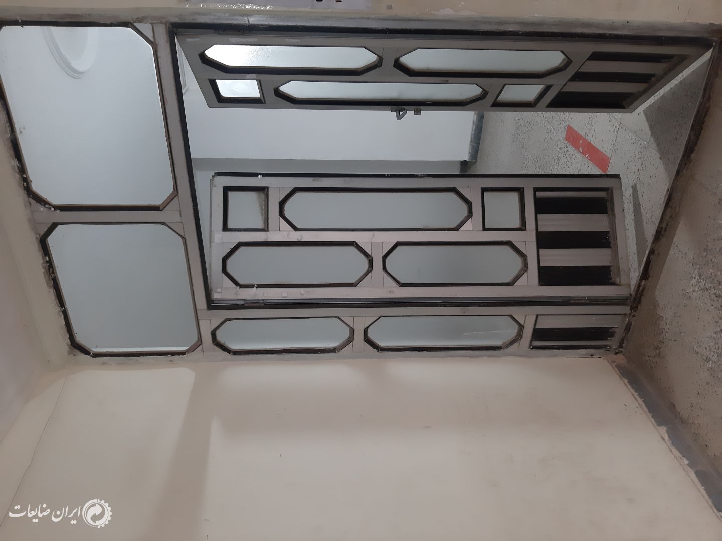 درب آلمینیومی قدیمی