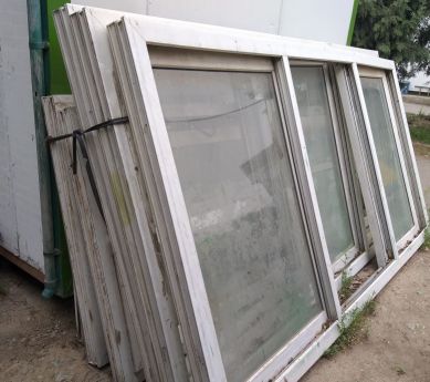 تعدادی پنجره upvc