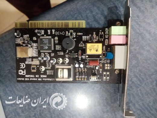 تعدادی قطعات کامپیوتر قدیمی