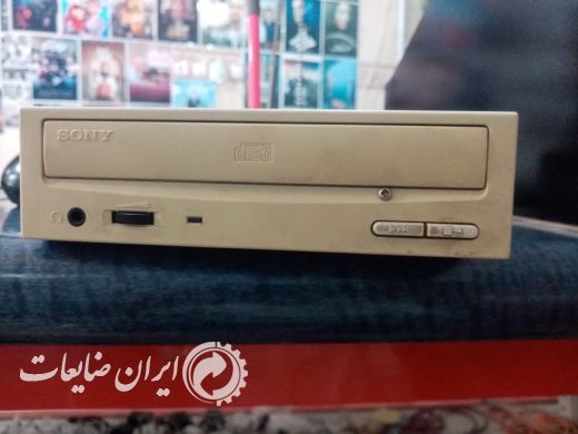 تعدادی قطعات کامپیوتر قدیمی