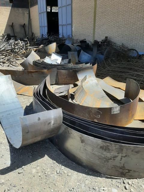 سر ورق آهنی