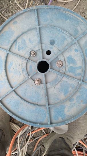 دور قرقره پلاستیکی رو آبی