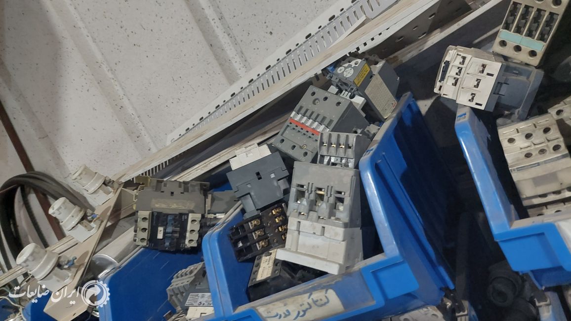 کلید اتومات و لوازم برقی