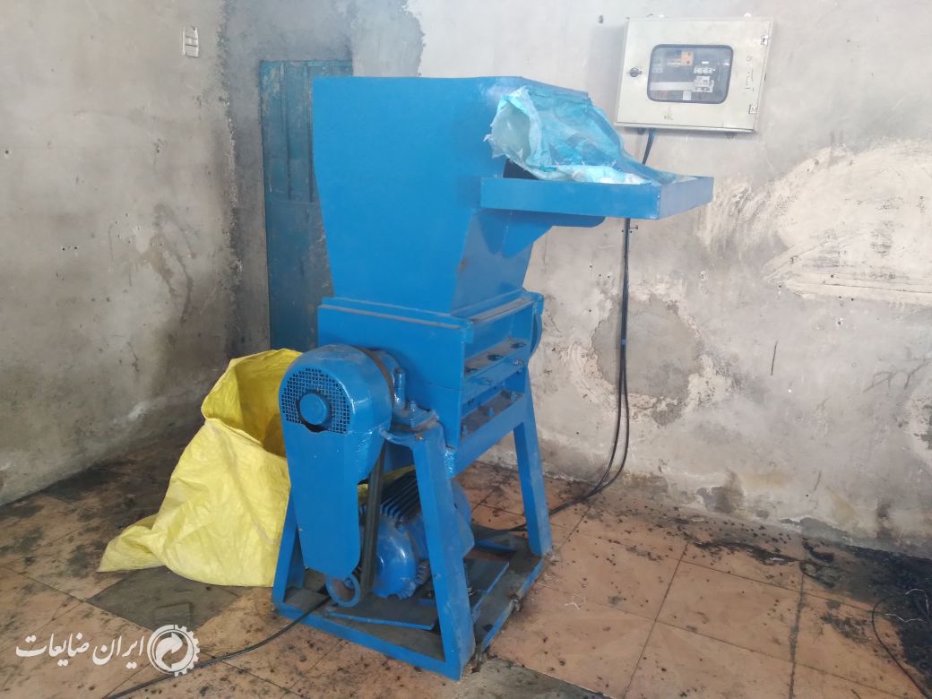 یک دستگاه آسیاب مواد پلاستیکی