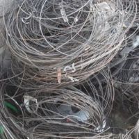 آهن اعم از سیم قالپاق و پیچ و مهره